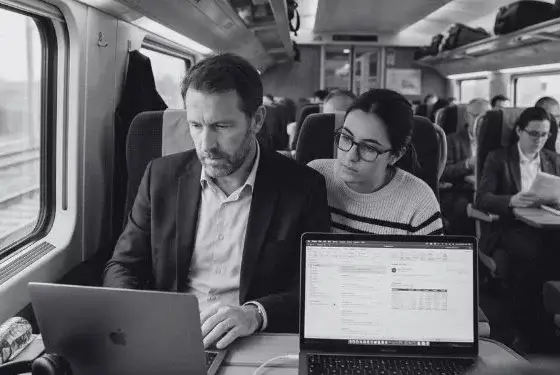Shoulder Surfing : Quand le danger ne vient pas d’un algorithme, mais du siège d&rsquo;à côté
